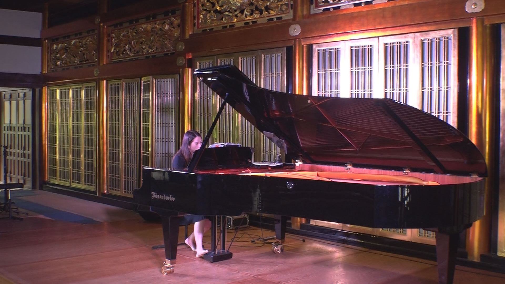 本堂でライブ 世界三大ピアノ ベーゼンドルファー を一般開放 ニュース 上越妙高タウン情報