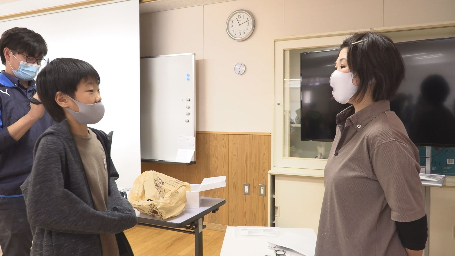 201027_春日新田小 地元食材使った商品開発学ぶ